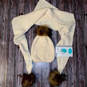 Triangle scarf and pom pom hat set cream color